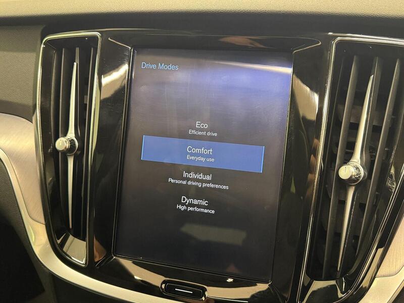 Volvo V60 2.0 T5 Momentum Plus Auto Euro 6 (s/s) 5dr - U119394
