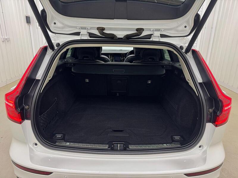 Volvo V60 2.0 T5 Momentum Plus Auto Euro 6 (s/s) 5dr - U119394