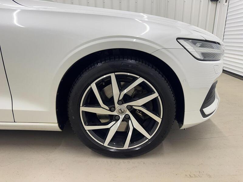 Volvo V60 2.0 T5 Momentum Plus Auto Euro 6 (s/s) 5dr - U119394
