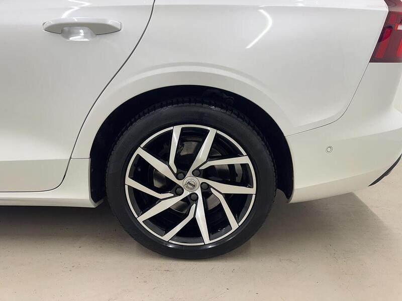 Volvo V60 2.0 T5 Momentum Plus Auto Euro 6 (s/s) 5dr - U119394