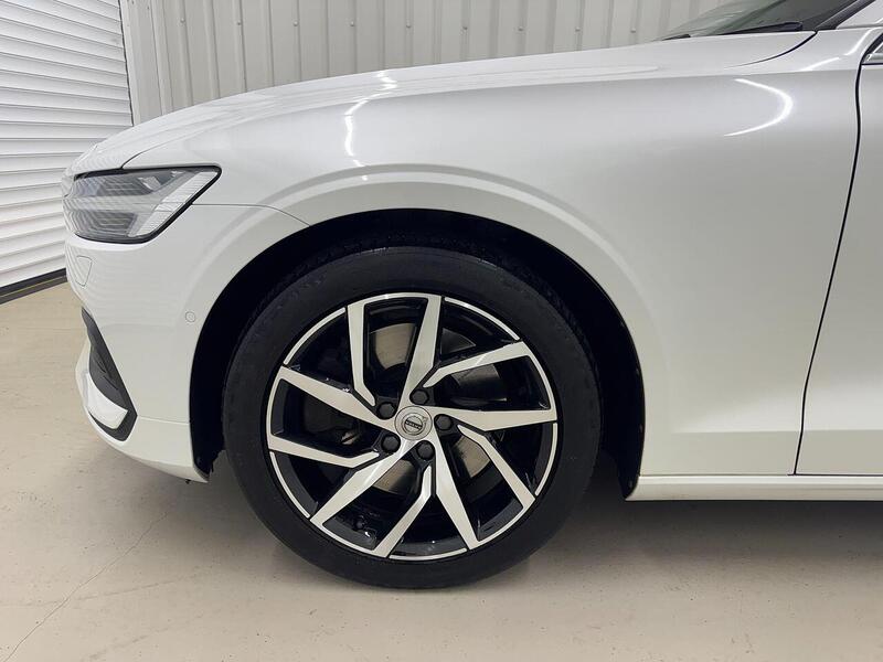 Volvo V60 2.0 T5 Momentum Plus Auto Euro 6 (s/s) 5dr - U119394
