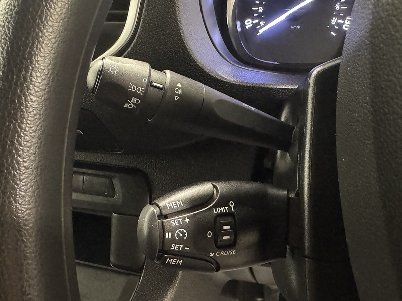 Peugeot Expert 2.0 BlueHDi 1200 Professional Premium Long Crew Van LWB Euro 6 (s/s) 6dr (6 Seat) - U119401