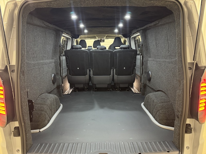 Volkswagen Transporter 2.0 TDI T32 Commerce Pro Kombi Double Cab 5dr Diesel Auto LWB Euro 6 (s/s) (150 ps) - U119426