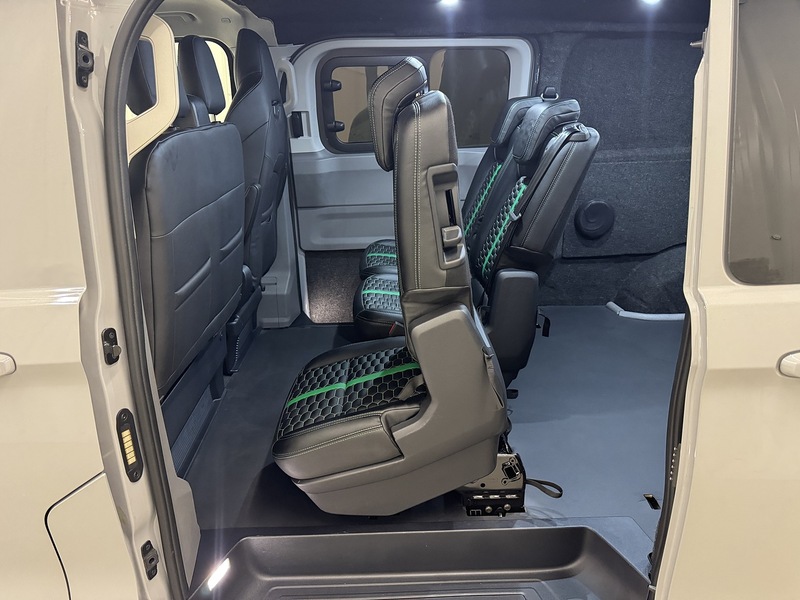 Volkswagen Transporter 2.0 TDI T32 Commerce Pro Kombi Double Cab 5dr Diesel Auto LWB Euro 6 (s/s) (150 ps) - U119426