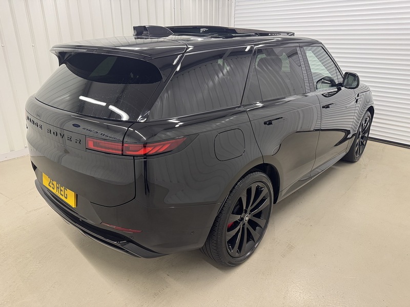 Land Rover Range Rover Sport 3.0 D300 MHEV Dynamic SE SUV 5dr Diesel Auto 4WD Euro 6 (s/s) (300 ps) - U119432