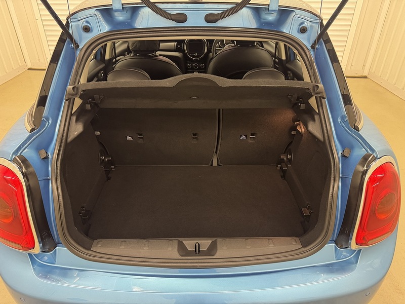 MINI Hatch 1.5 Cooper Hatchback 5dr Petrol Auto Euro 6 (s/s) (136 ps) - U119436