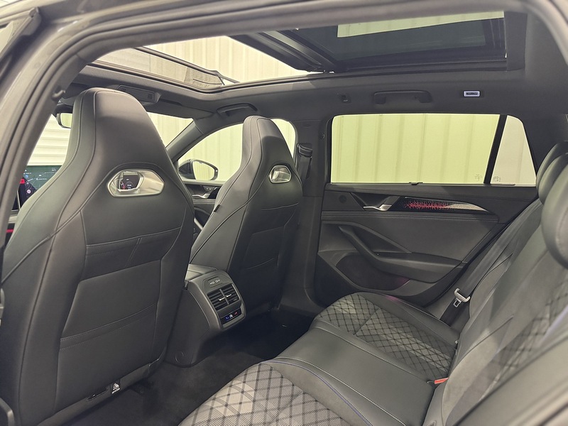 Volkswagen Passat 1.5 eTSI MHEV R-Line Estate 5dr Petrol Hybrid DSG Euro 6 (s/s) (150 ps) - U119447