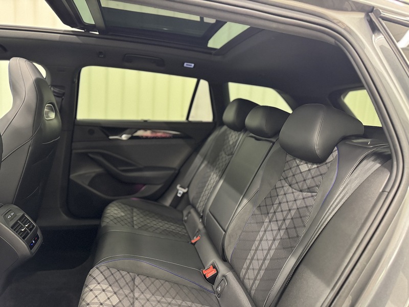 Volkswagen Passat 1.5 eTSI MHEV R-Line Estate 5dr Petrol Hybrid DSG Euro 6 (s/s) (150 ps) - U119447