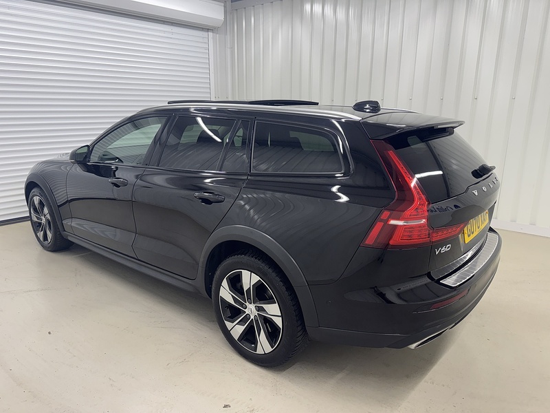 Volvo V60 Cross Country 2.0 T5 Plus Estate 5dr Petrol Auto AWD Euro 6 (s/s) (250 ps) - U119450