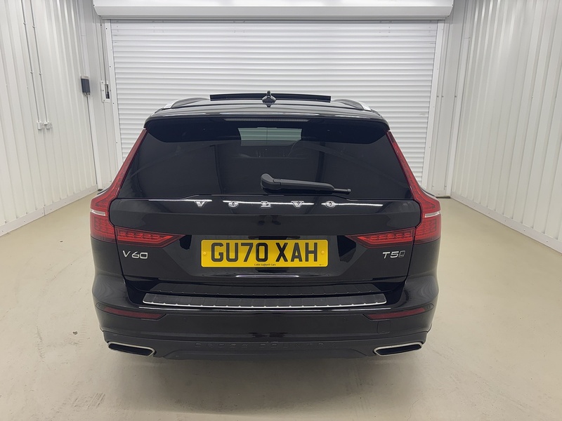 Volvo V60 Cross Country 2.0 T5 Plus Estate 5dr Petrol Auto AWD Euro 6 (s/s) (250 ps) - U119450