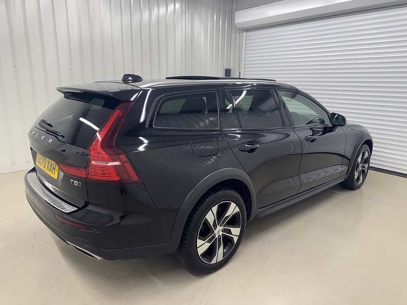 Volvo V60 Cross Country 2.0 T5 Plus Estate 5dr Petrol Auto AWD Euro 6 (s/s) (250 ps) - U119450
