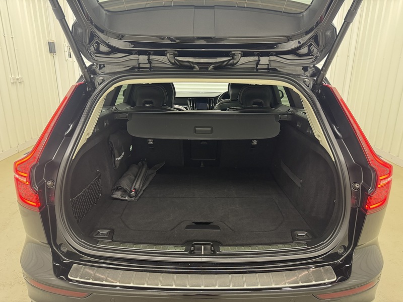 Volvo V60 Cross Country 2.0 T5 Plus Estate 5dr Petrol Auto AWD Euro 6 (s/s) (250 ps) - U119450