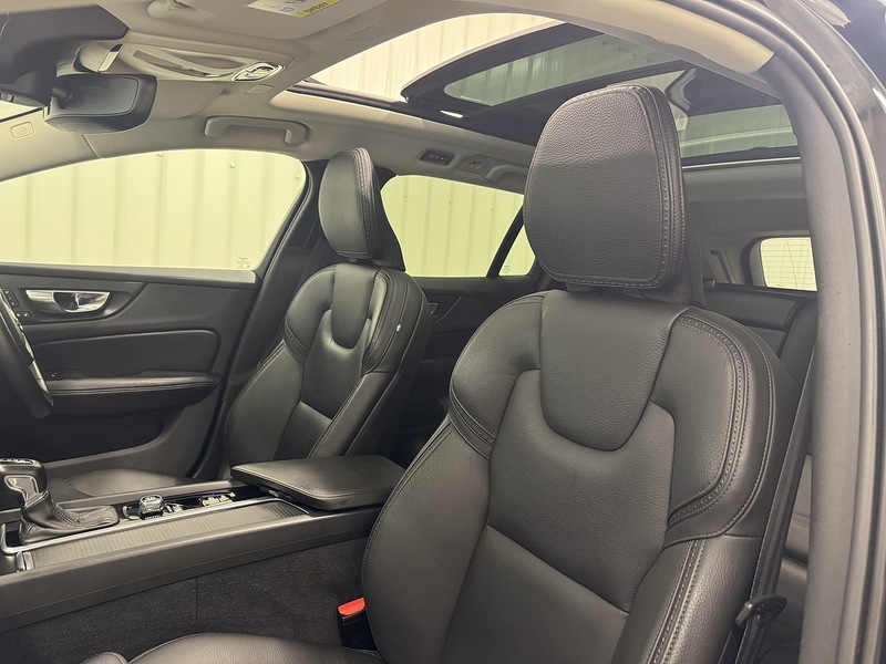 Volvo V60 Cross Country 2.0 T5 Plus Estate 5dr Petrol Auto AWD Euro 6 (s/s) (250 ps) - U119450