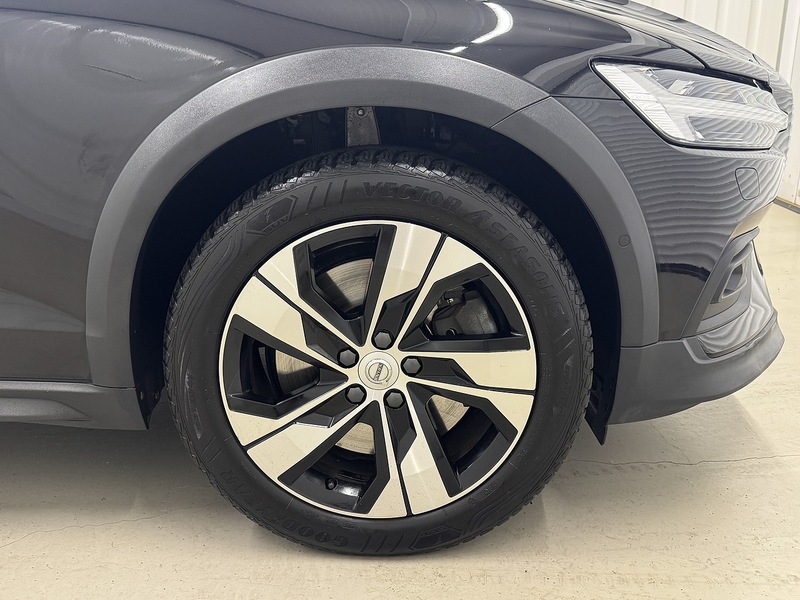 Volvo V60 Cross Country 2.0 T5 Plus Estate 5dr Petrol Auto AWD Euro 6 (s/s) (250 ps) - U119450