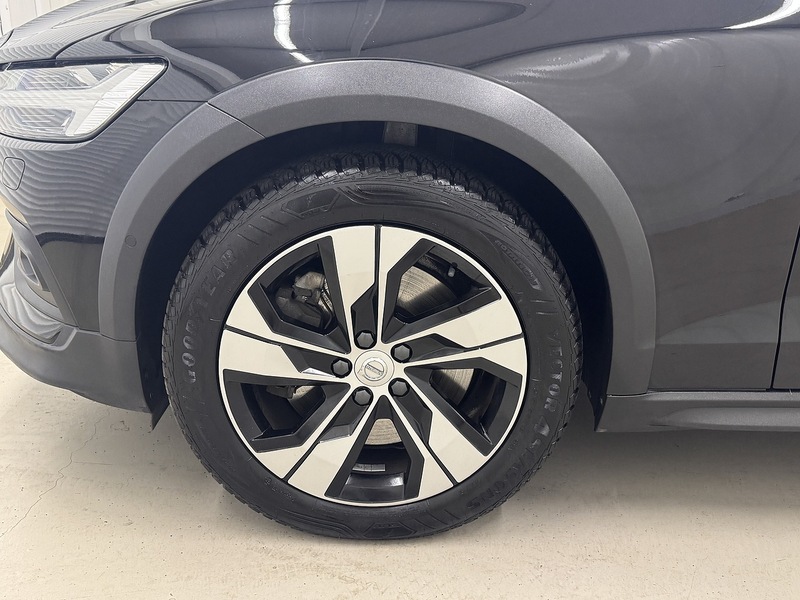 Volvo V60 Cross Country 2.0 T5 Plus Estate 5dr Petrol Auto AWD Euro 6 (s/s) (250 ps) - U119450