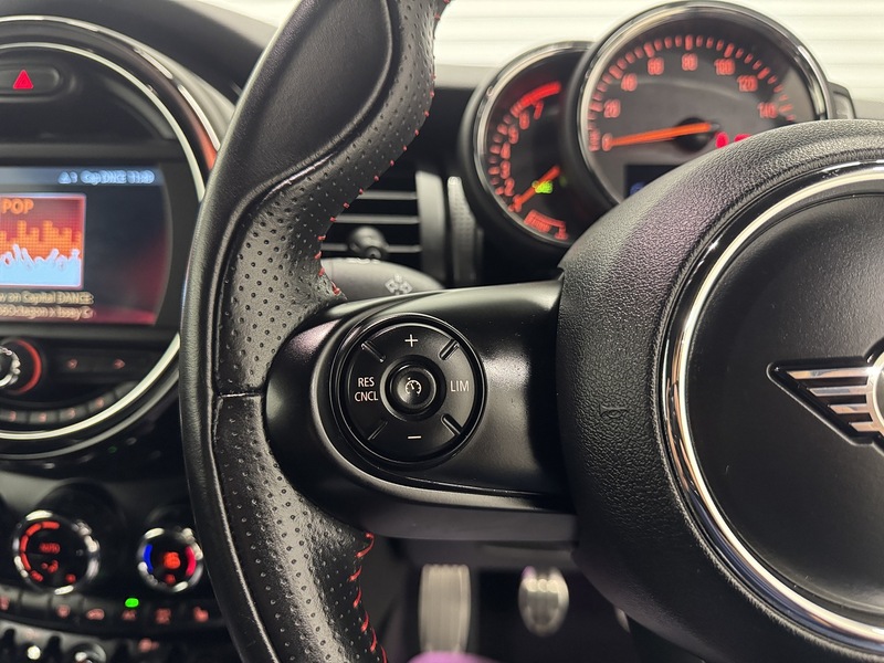 MINI Hatch 1.5 Cooper Sport Hatchback 3dr Petrol Manual Euro 6 (s/s) (136 ps) - U119454