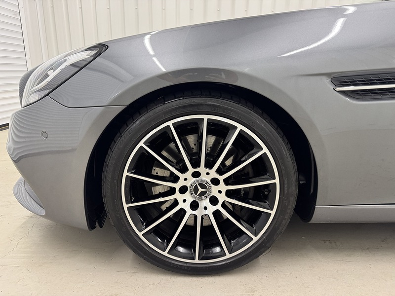 Mercedes-Benz SLC 2.0 SLC200 GPF AMG Line Convertible 2dr Petrol G-Tronic Euro 6 (s/s) (184 ps) - U119459