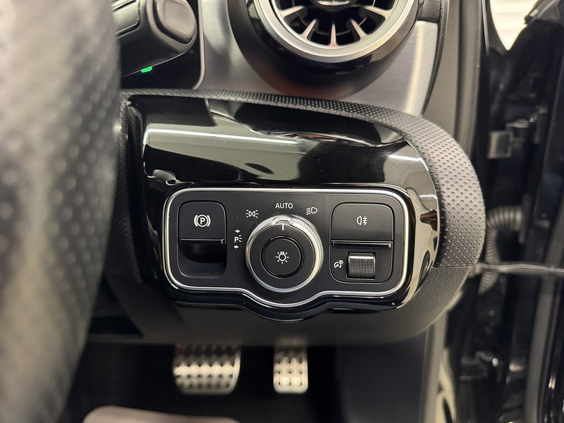 Mercedes-Benz A Class 1.3 A200 AMG Line (Premium) 7G-DCT Euro 6 (s/s) 5dr - U119462