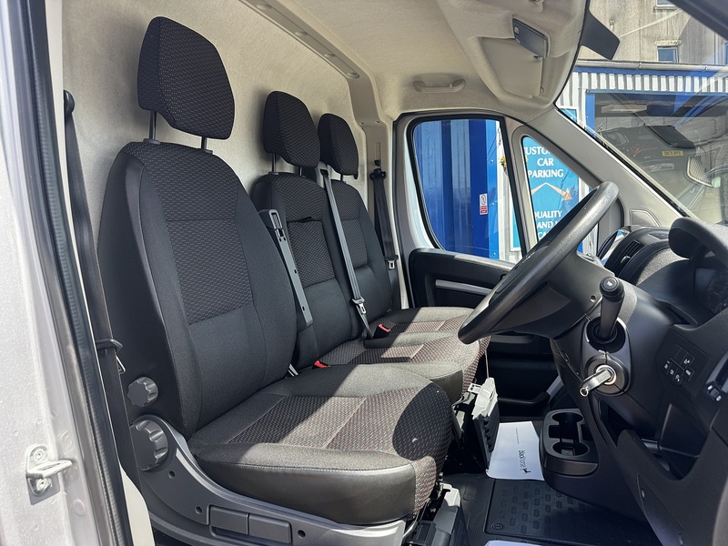 Peugeot Boxer 2.2 BlueHDi 335 Professional Premium + L2 H2 Euro 6 (s/s) 5dr - U119471