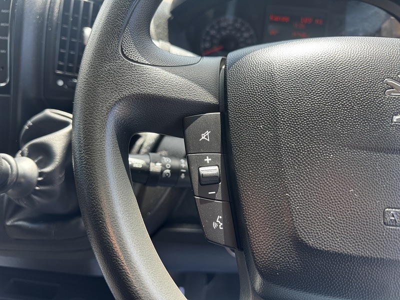 Peugeot Boxer 2.2 BlueHDi 335 Professional Premium + L2 H2 Euro 6 (s/s) 5dr - U119471