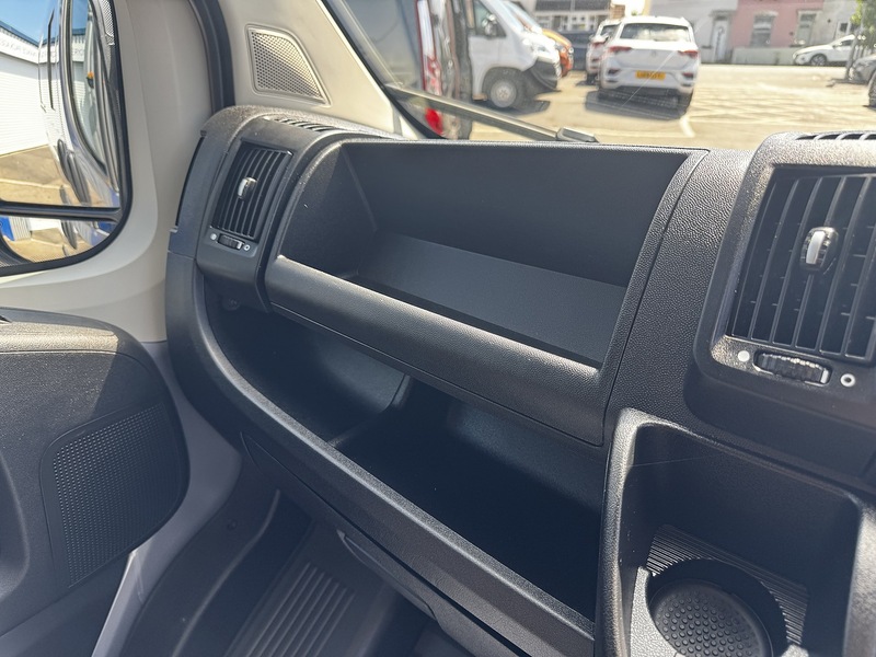 Peugeot Boxer 2.2 BlueHDi 335 Professional Premium + L2 H2 Euro 6 (s/s) 5dr - U119471