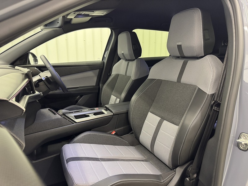 Vauxhall Grandland 1.2 GS SUV 5dr Petrol Hybrid e-DCT Euro 6 (s/s) (136 ps) - U119472