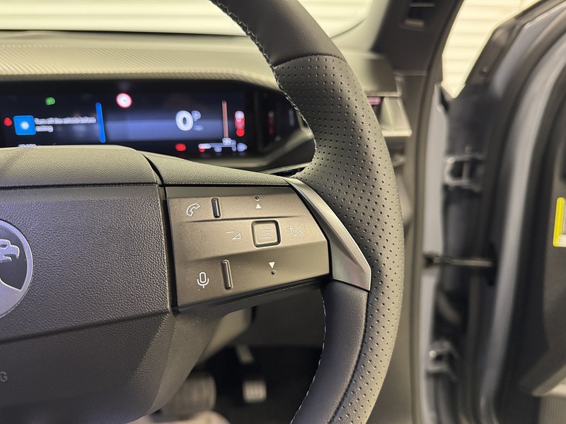 Vauxhall Grandland 1.2 GS SUV 5dr Petrol Hybrid e-DCT Euro 6 (s/s) (136 ps) - U119472
