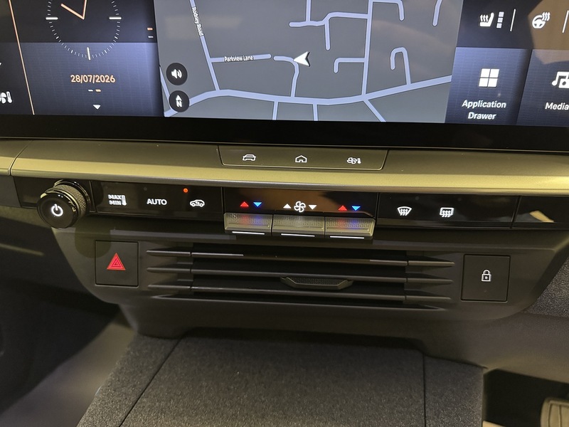 Vauxhall Grandland 1.2 GS SUV 5dr Petrol Hybrid e-DCT Euro 6 (s/s) (136 ps) - U119472
