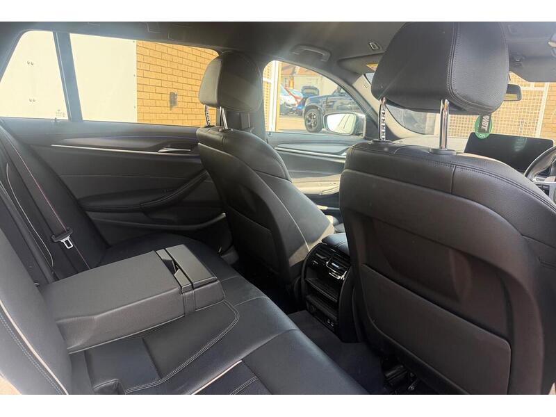 BMW 5 Series 2.0 520d MHT M Sport Touring 5dr Diesel Hybrid Steptronic Euro 6 (s/s) (190 ps) - U119517