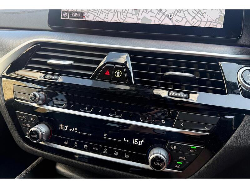 BMW 5 Series 2.0 520d MHT M Sport Touring 5dr Diesel Hybrid Steptronic Euro 6 (s/s) (190 ps) - U119517