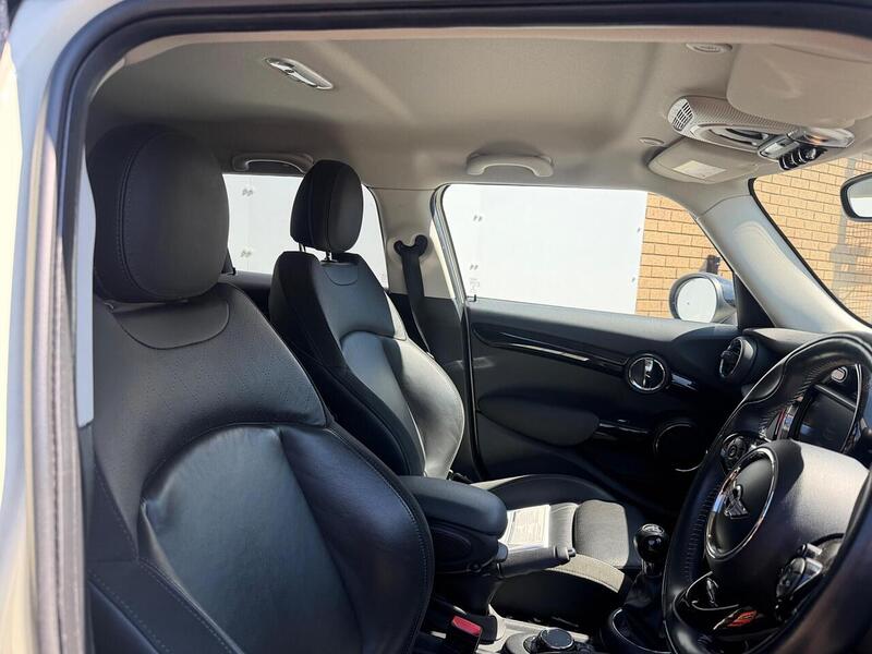MINI Hatch 2.0 Cooper S Hatchback 5dr Petrol Manual Euro 6 (s/s) (192 ps) - U119542