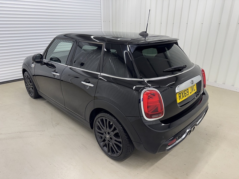 MINI Hatch 2.0 Cooper S Exclusive Steptronic Euro 6 (s/s) 5dr - U119579