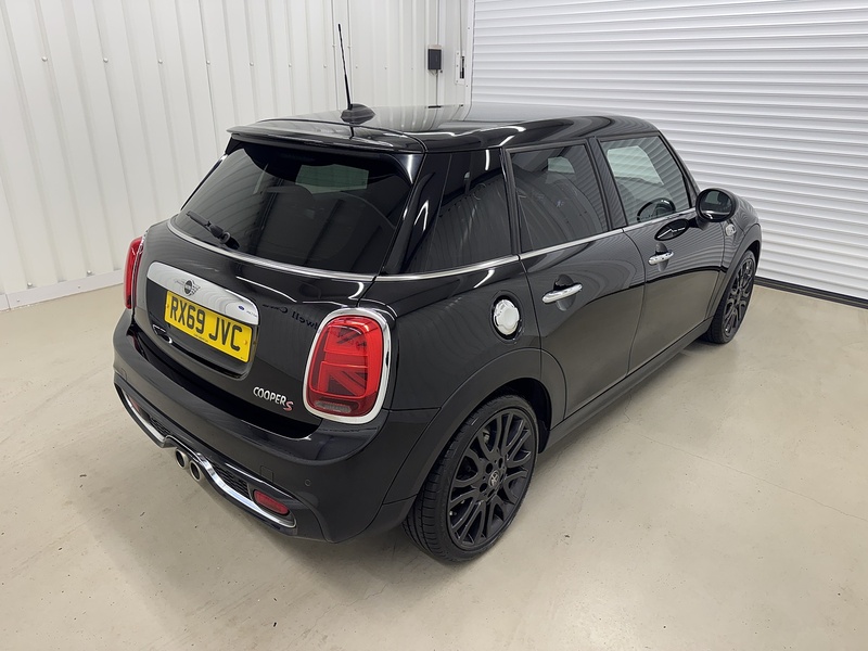 MINI Hatch 2.0 Cooper S Exclusive Steptronic Euro 6 (s/s) 5dr - U119579