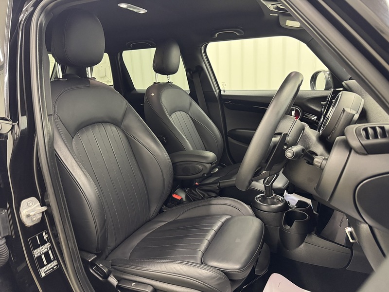 MINI Hatch 2.0 Cooper S Exclusive Steptronic Euro 6 (s/s) 5dr - U119579