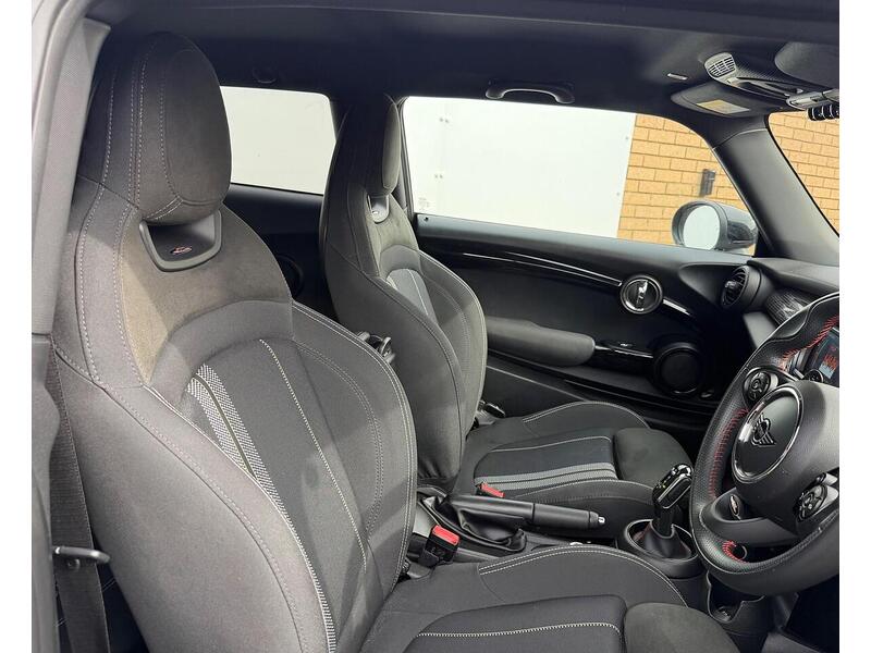 MINI Hatch Hatch 2.0 Cooper S Sport Steptronic Euro 6 (s/s) 3 Hatchback 2.0 Automatic Petrol - U119613