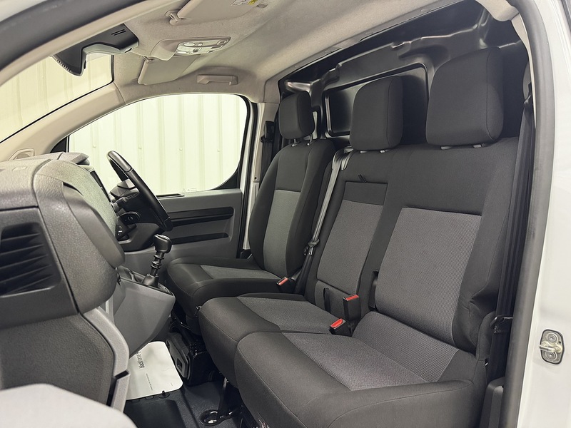 Citroen Dispatch 2.0 BlueHDi 1400 Driver Pro XL Panel Van 6dr Diesel Manual FWD 3 Euro 6 (s/s) (145 ps) - U119618
