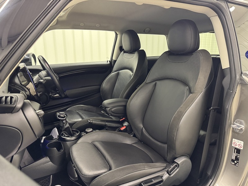 MINI Hatch 1.5 Cooper Hatchback 3dr Petrol Steptronic Euro 6 (s/s) (136 ps) - U119627