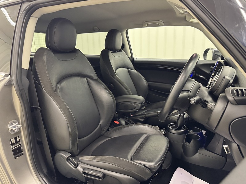 MINI Hatch 1.5 Cooper Hatchback 3dr Petrol Steptronic Euro 6 (s/s) (136 ps) - U119627