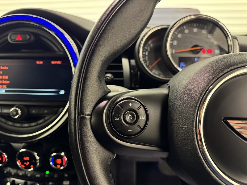 MINI Hatch 1.5 Cooper Hatchback 3dr Petrol Steptronic Euro 6 (s/s) (136 ps) - U119627
