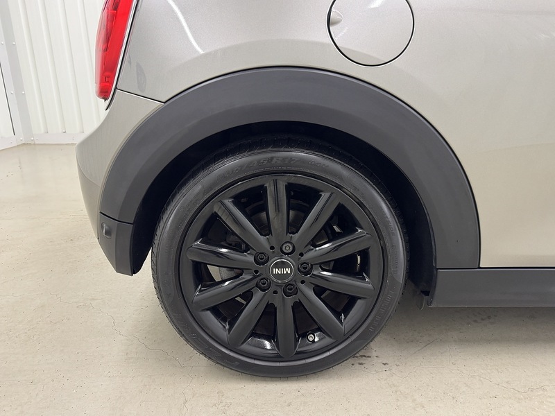 MINI Hatch 1.5 Cooper Hatchback 3dr Petrol Steptronic Euro 6 (s/s) (136 ps) - U119627
