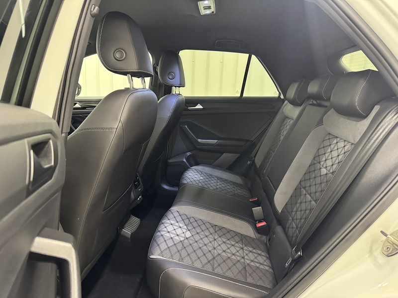Volkswagen T-Roc 1.5 TSI R-Line SUV 5dr Petrol Manual Euro 6 (s/s) (150 ps) - U119629