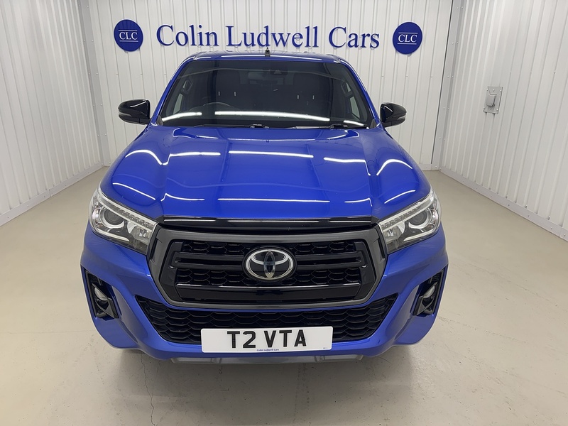 Toyota Hilux 2.4 D-4D Invincible X Pickup Double Cab 4dr Diesel Auto 4WD Euro 6 (s/s) (TSS) (150 ps) - U119632