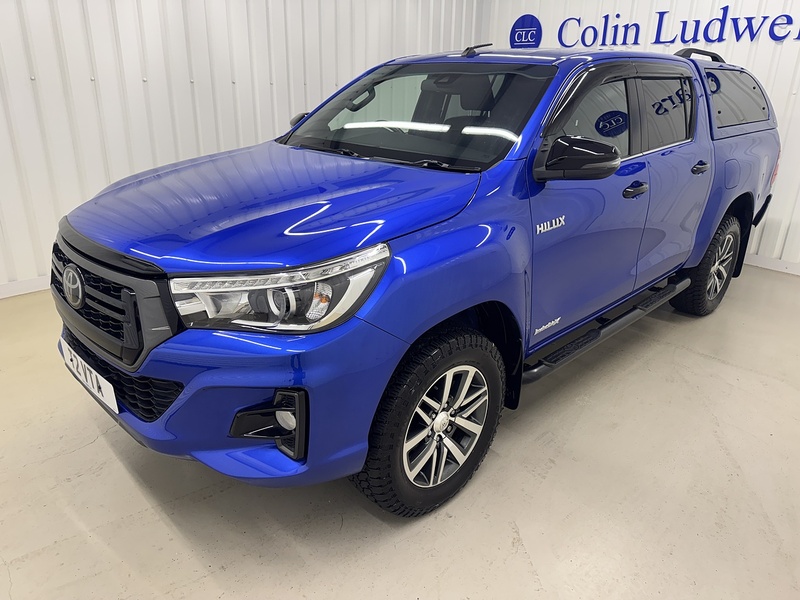 Toyota Hilux 2.4 D-4D Invincible X Pickup Double Cab 4dr Diesel Auto 4WD Euro 6 (s/s) (TSS) (150 ps) - U119632