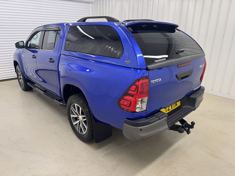 Toyota Hilux 2.4 D-4D Invincible X Pickup Double Cab 4dr Diesel Auto 4WD Euro 6 (s/s) (TSS) (150 ps) - U119632