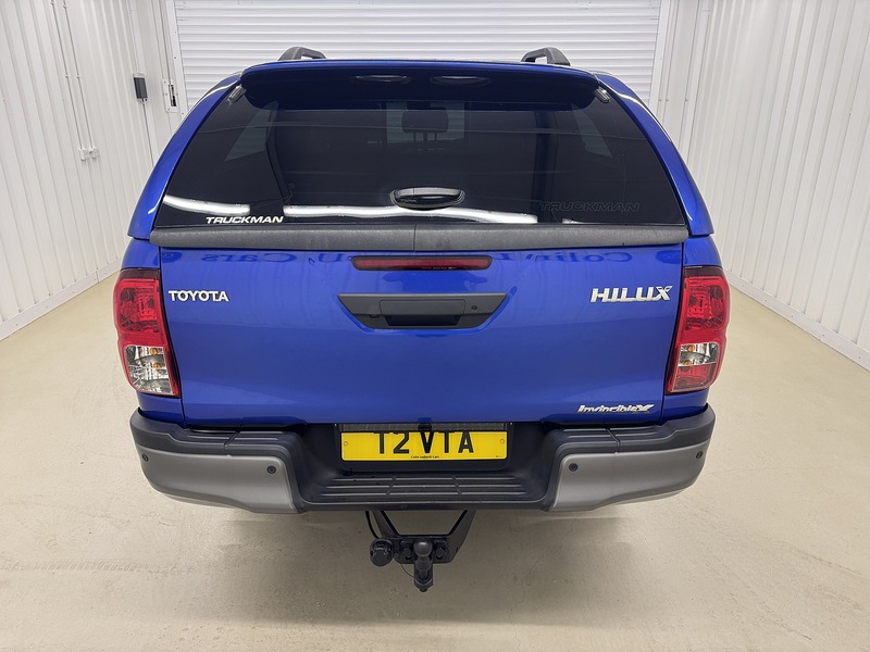 Toyota Hilux 2.4 D-4D Invincible X Pickup Double Cab 4dr Diesel Auto 4WD Euro 6 (s/s) (TSS) (150 ps) - U119632