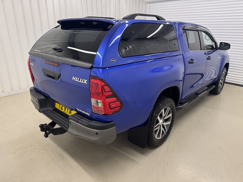 Toyota Hilux 2.4 D-4D Invincible X Pickup Double Cab 4dr Diesel Auto 4WD Euro 6 (s/s) (TSS) (150 ps) - U119632