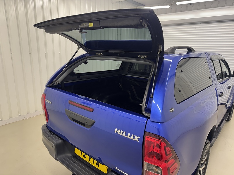 Toyota Hilux 2.4 D-4D Invincible X Pickup Double Cab 4dr Diesel Auto 4WD Euro 6 (s/s) (TSS) (150 ps) - U119632