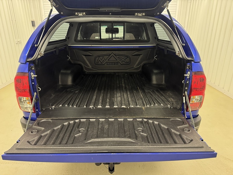 Toyota Hilux 2.4 D-4D Invincible X Pickup Double Cab 4dr Diesel Auto 4WD Euro 6 (s/s) (TSS) (150 ps) - U119632