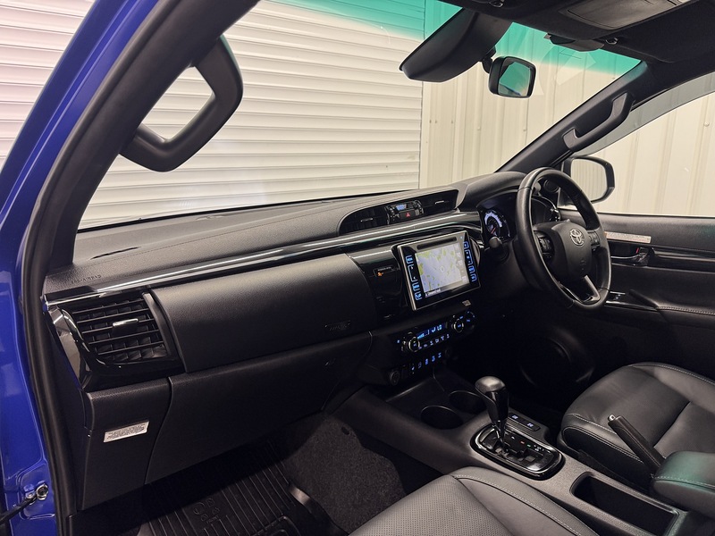 Toyota Hilux 2.4 D-4D Invincible X Pickup Double Cab 4dr Diesel Auto 4WD Euro 6 (s/s) (TSS) (150 ps) - U119632