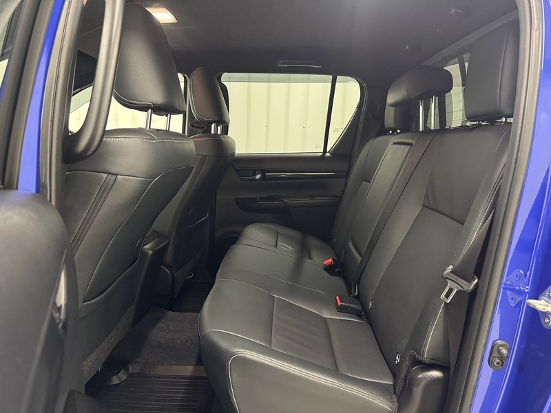 Toyota Hilux 2.4 D-4D Invincible X Pickup Double Cab 4dr Diesel Auto 4WD Euro 6 (s/s) (TSS) (150 ps) - U119632